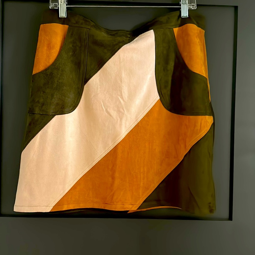 Tri color skirt, with pockets NWT,